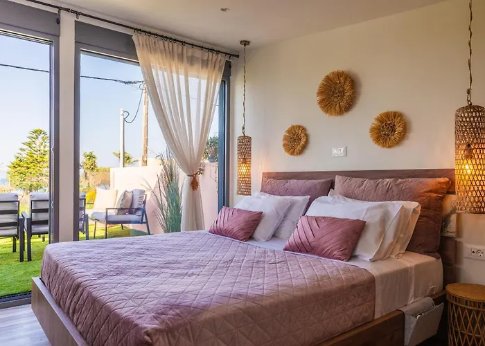 Antonakis Secret Pool & Hot Tub Hideaway Villa *